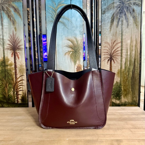 Coach Black Leather Hadley Reversible Turnlock Tote Bag - Picture 10 of 16